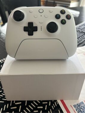 White Wireless Game Controller with Charging Dock - Ergonomic Design